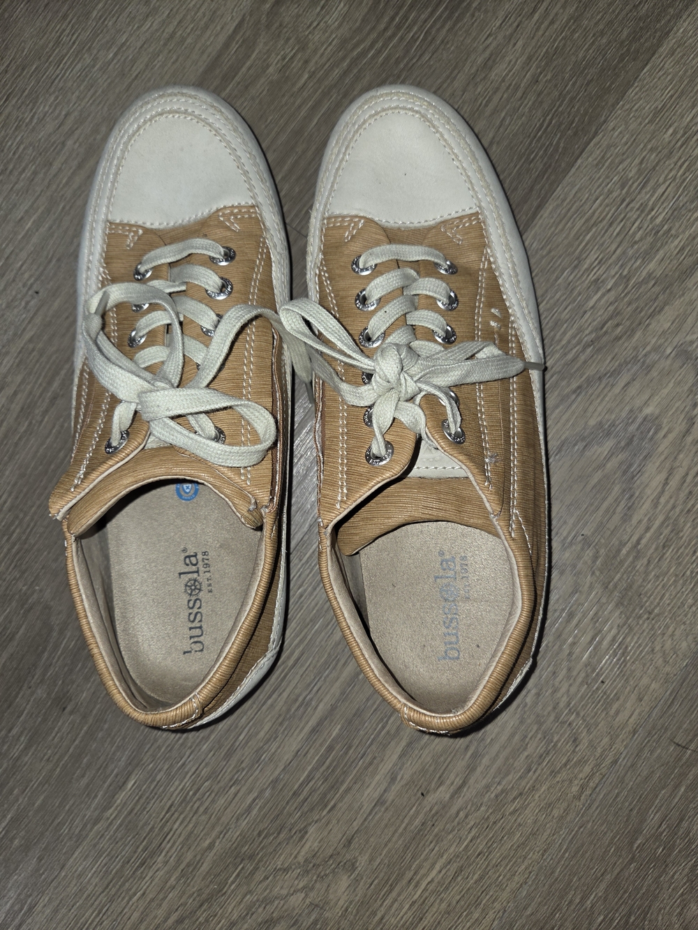 Bussola women's Tan Canvas Sneakers